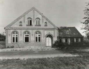 Sauen. Gasthof, Dorfstraße. Straßenfront