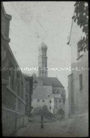 Blick auf die Basilika Sankt Ulrich in Augsburg