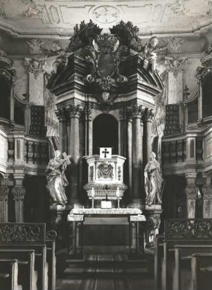 Wülknitz-Tiefenau. Schloßkirche (1716). Altar