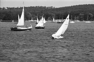 Berlin; Pichelsdorf: Sonntagsverkehr auf der Havel