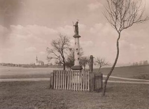 Betsäule westlich der Brautitzer Mühle mit Blick auf Crostwitz