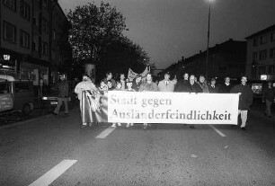 Freiburg im Breisgau: Demo gegen Ausländerfeindlichkeit [u.a. mit Rolf Böhme]