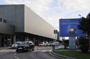 Girona - Airport Costa Brava : Terminal, aufgenommen am 15. April 2012 am Airport Girona Costa Brava