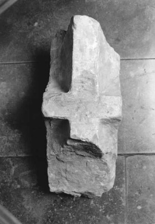 Fragment einer Fensterlaibung?