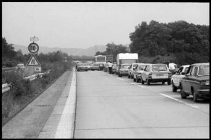 Weil: Autobahn, Stau vor dem Grenzübergang, vor der Eröffnung des neuen Grenzübergangs