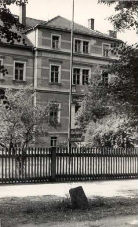 Schule in Gaußig : Husčanska šula
