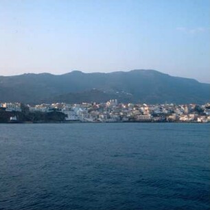 Andros, Inselhauptstadt, 2.000 Einwohner, in einer Bucht der Ostküste