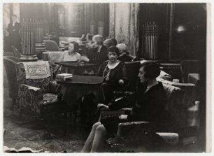 Auf der "Mauretania". Zuschauer beim Dancing