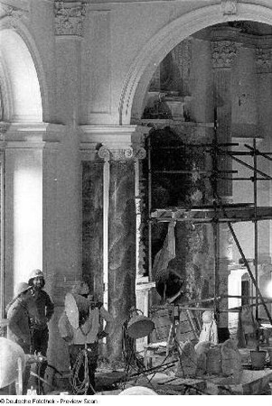 Opernhaus. Arbeiten im oberen Rundfoyer