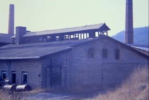 Ziegelei, Rückansicht einer Werkhalle mit Jahreszahl 1938