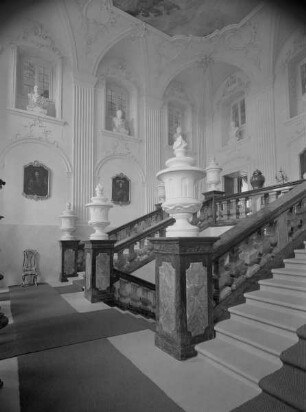 Schloss Fasanerie — Nordflügel — Mittelpavillon — Kaisertreppe