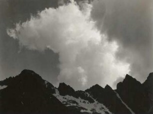 Hohe Tatra. Velka Studena dolina (Großes Kaltbachtal). Blick auf Priecne Sedlo (Prinzensattel) mit Siroka (2466 m) (links) und Prostredny (2089 m) (rechts)