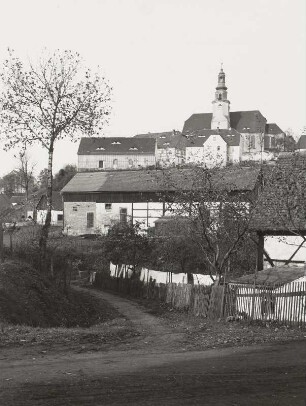 Seitendorf, Ortsansicht mit Dorfkirche von Südosten
