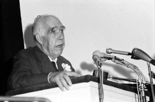 12. Tagung 1962 Physik; Eröffnung 25.6.1962: Nils Bohr beim Vortrag