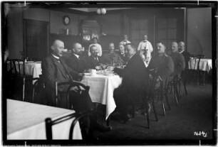 Me Personen, Besuch in Kantine II