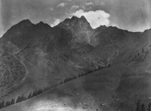 Gebirgszug : Ein Gebirgszug im Tian Shan Hochgebirge