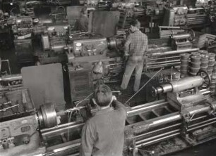 Schwarz-Weiß-Fotografien mechanische Werkstatt der Firma Zettelmeyer