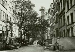 Gdansk (Danzig), Mariacka (Frauengasse), Blick nach Osten mit Frauentor und Alter Sternwarte