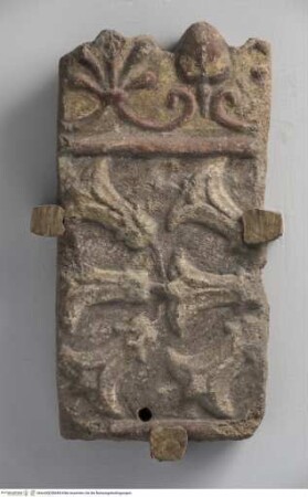Fragment eines architektonischen Zierelementes mit Palmetten- und Lotosblumenfries