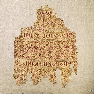 Textilfragment mit Kufi-Inschrift