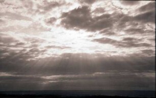 Kleve: Wolkenstimmung, Blick vom Aussichtsturm; Gegenlicht, Richtung Nimwegen