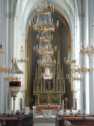 Wien - Augustinerkirche : Der Innenraum der Augustinerkirche. Aufgenommen am 15. Juni 2011 in Wien