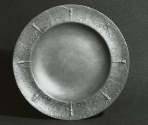Platte mit Schmetterlingsdekor