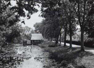 Güstrow. An der Schanze. Fischerhütte und Wohnhaus