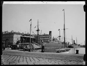 Fiume, am Hafen