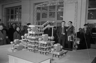 Ausstellungshalle VI, unter anderem mit einer Produktpräsentation des VEM Elektromaschinenbau Sachsenwerk