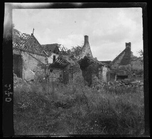 [Saint-Laurent-Blangy (Dep. Pas-de-Calais, Frankreich):] Gebäuderuinen