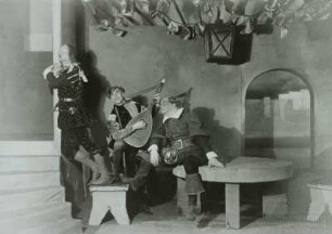 "Was ihr wollt" von William Shakespeare. Szene mit Adolf Wohlbrück als Junker Bleichenwang, Luis Rainer als Narr und Walther Kottenkamp als Junker Rülp. Staatsschauspiel Dresden, Neueinstudierung 03.04.1930