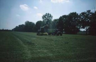 Fotografie: Ernteverfahren, Feldhäcksler selbstfahrend, Grassilage, Parallelverfahren