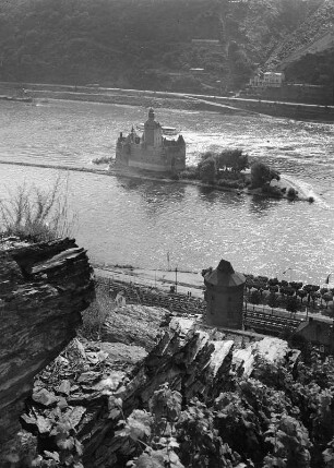 Kaub. Burg Pfalzgrafenstein (Gründung 1326/1327, Umbau 1607) auf der Insel Falkenau im Rhein