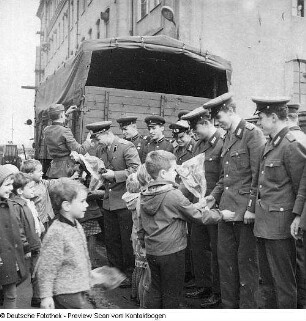 Sowjetische und deutsche Soldaten im SWD (Sachsenwerk?)