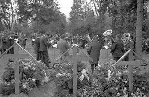 Auferstehungsfeier auf dem Karlsruher Hauptfriedhof am Ostersonntag.
