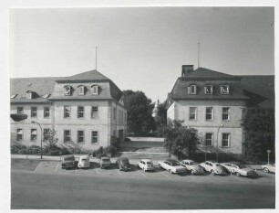 Rathaus II (links) und Stadthalle (rechts). Detmold, Rosental
