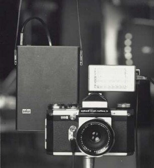 Braun Blitzgerät „hobby F 650“ und Edixa Kleinbildkamera „mat reflex b“