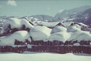 Gebirgsdorf in den Bayrischen Voralpen (vielleicht Werdenfelser Land oder Pfaffenwinkel) im Winter