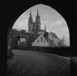 Meißen. Blick von der Schloßbrücke zur Albrechtsburg mitDom