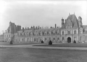 Château de Fontainebleau — Cour du Cheval Blanc — Aile des Ministres (Nordflügel)