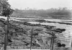 Der Rio Teité : Der Rio Tieté nahe eines Wasserfalls.