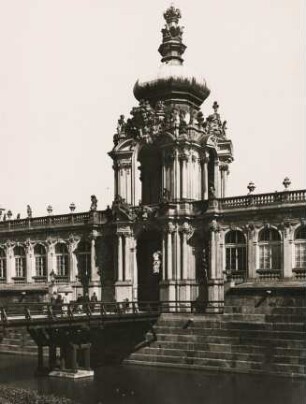 Dresden. Kronentor. Portal zum Zwinger