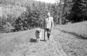 Leonberg: [Gerhart Herrmann] Mostar und sein Leonberger Hund