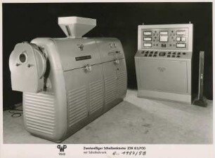 Zweiwelliger Scheibenkneter "ZSK 83 / 700" mit Schaltschrank der Werner & Pfleiderer Maschinenfabrik & Ofenbau