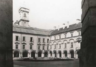 Vilnius. Universität. Außenansicht: Großer Hof der Universität (Hauptfront)