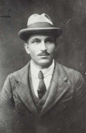 Hoelz, Max