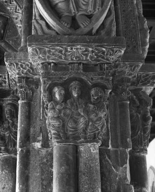Figürlich gestaltete Kapitelle