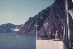 Reisefotos Norwegen. Schiffsreisende in einem Fjord