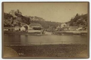 Rathen. Blick vom linken Elbufer gegen den Ort mit Gasthaus "Erbgericht"